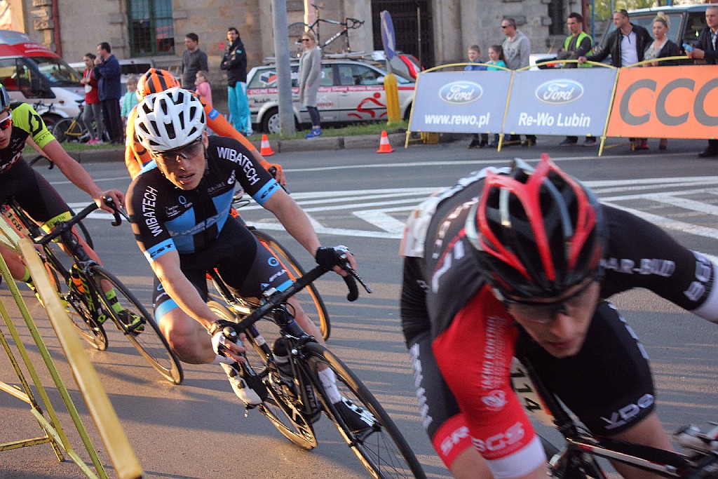 Kolarski peleton Grodów 2016 przemknął ulicami Legnicy