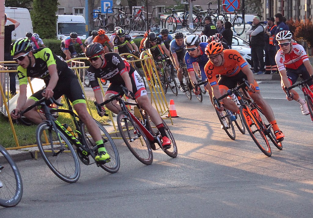 Kolarski peleton Grodów 2016 przemknął ulicami Legnicy