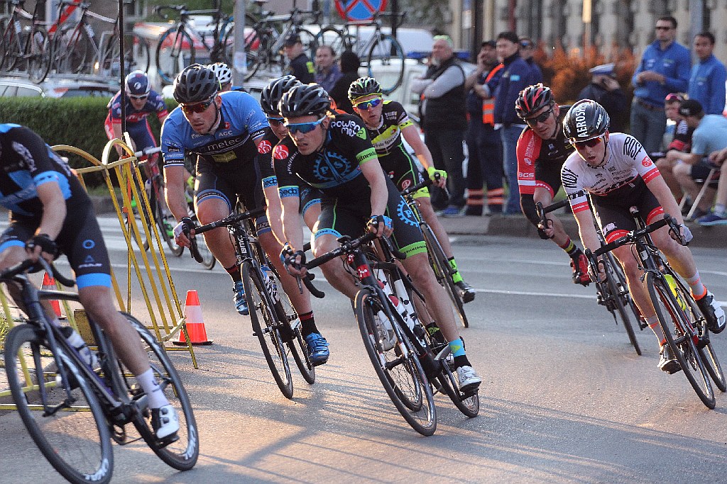 Kolarski peleton Grodów 2016 przemknął ulicami Legnicy