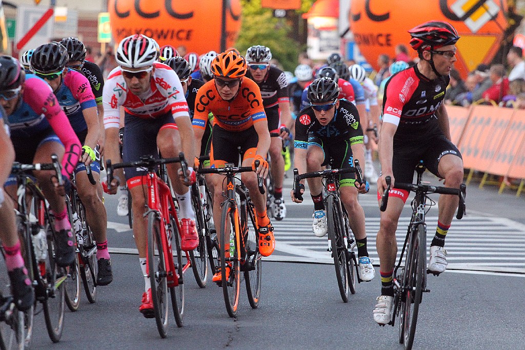 Kolarski peleton Grodów 2016 przemknął ulicami Legnicy
