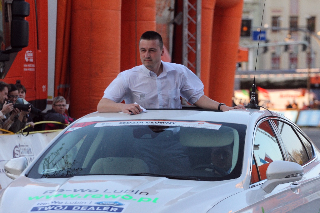 Kolarski peleton Grodów 2016 przemknął ulicami Legnicy