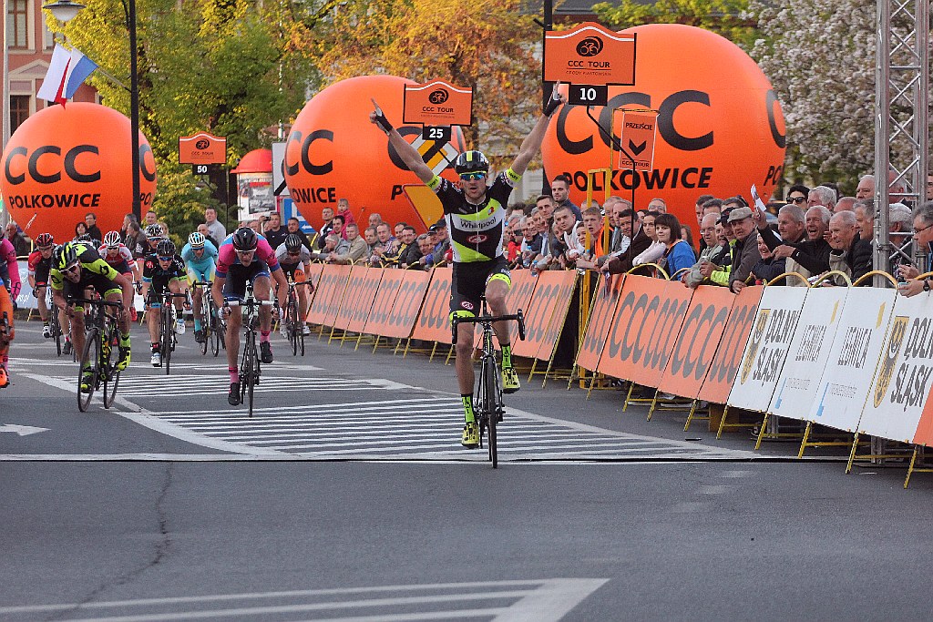 Kolarski peleton Grodów 2016 przemknął ulicami Legnicy