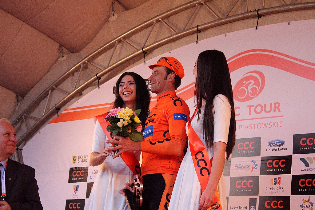 Kolarski peleton Grodów 2016 przemknął ulicami Legnicy