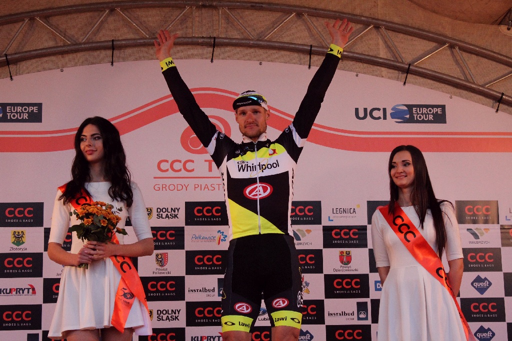 Kolarski peleton Grodów 2016 przemknął ulicami Legnicy