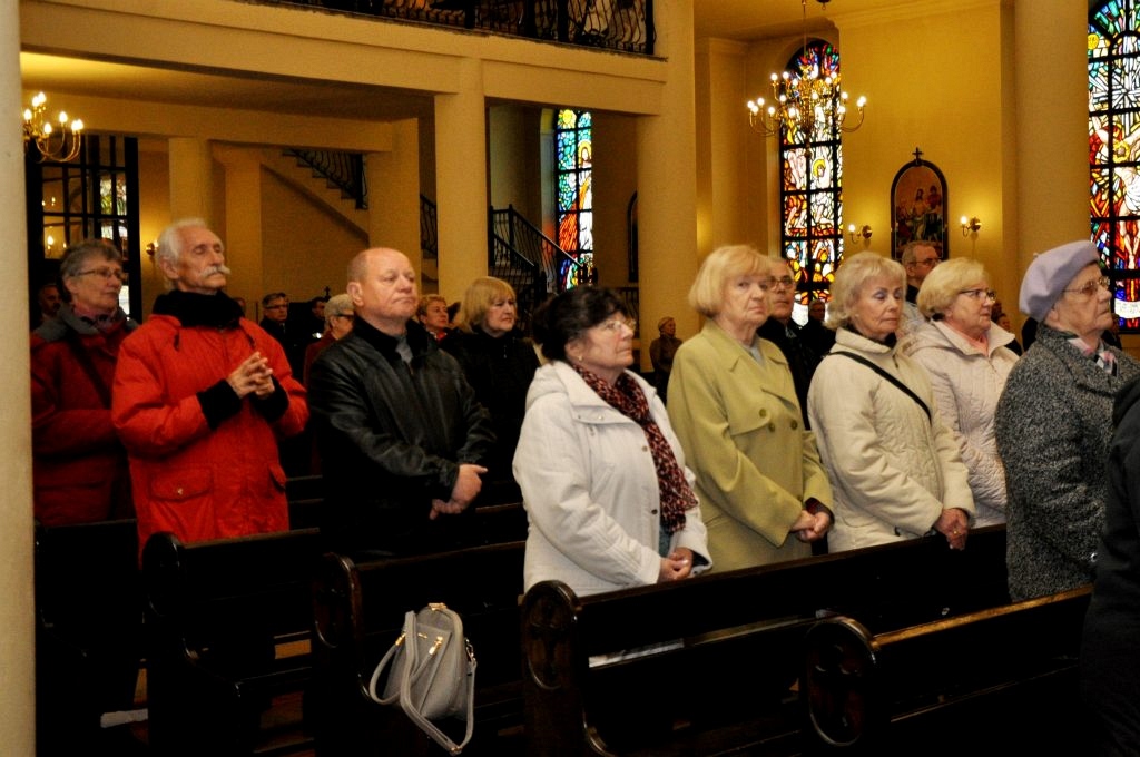 Uroczysta msza z okazji Dnia Strażaka w kościele na Piekarach