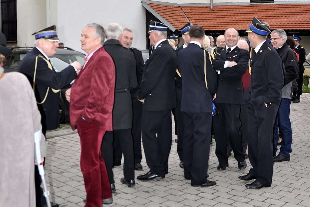 Uroczysta msza z okazji Dnia Strażaka w kościele na Piekarach