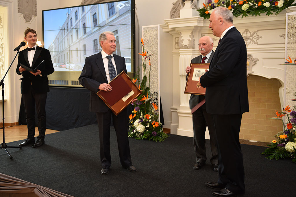 Prezydent podziękował remontującym Akademię Rycerską