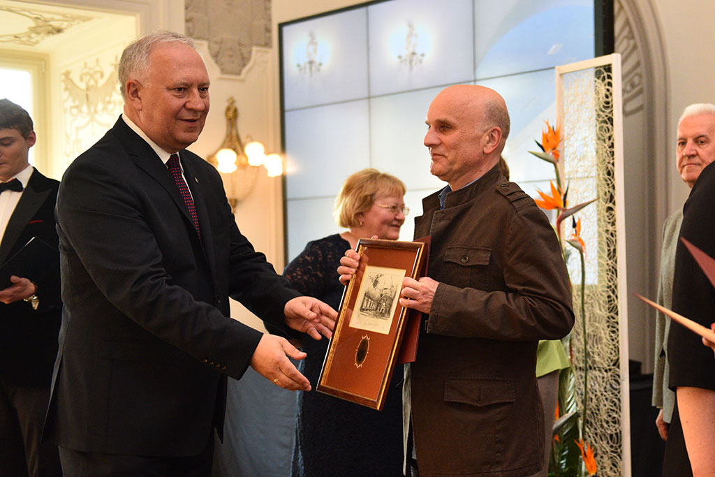 Prezydent podziękował remontującym Akademię Rycerską