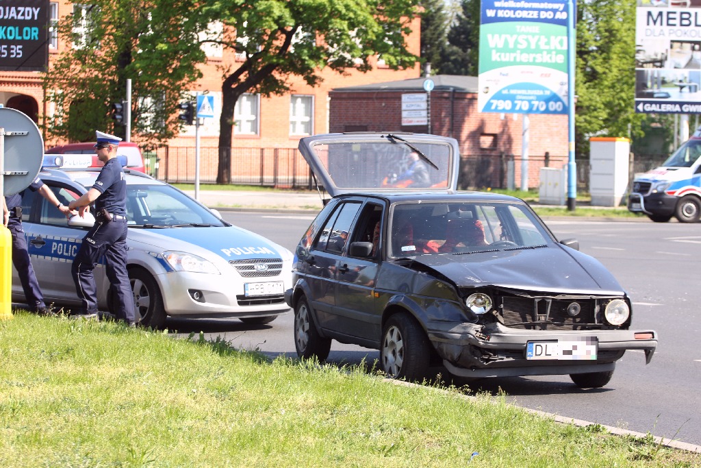 Dwie kolizje w Legnicy.  Na szczęście bez osób rannych