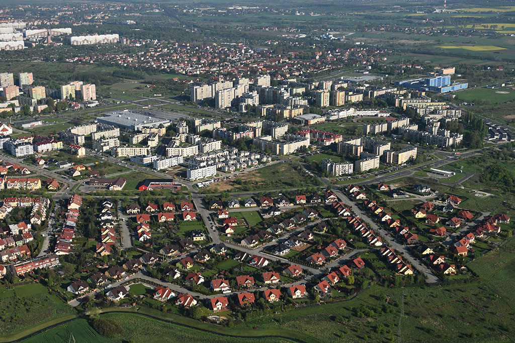 Legnica w porannym, majowym słońcu z lotu ptaka cz.1