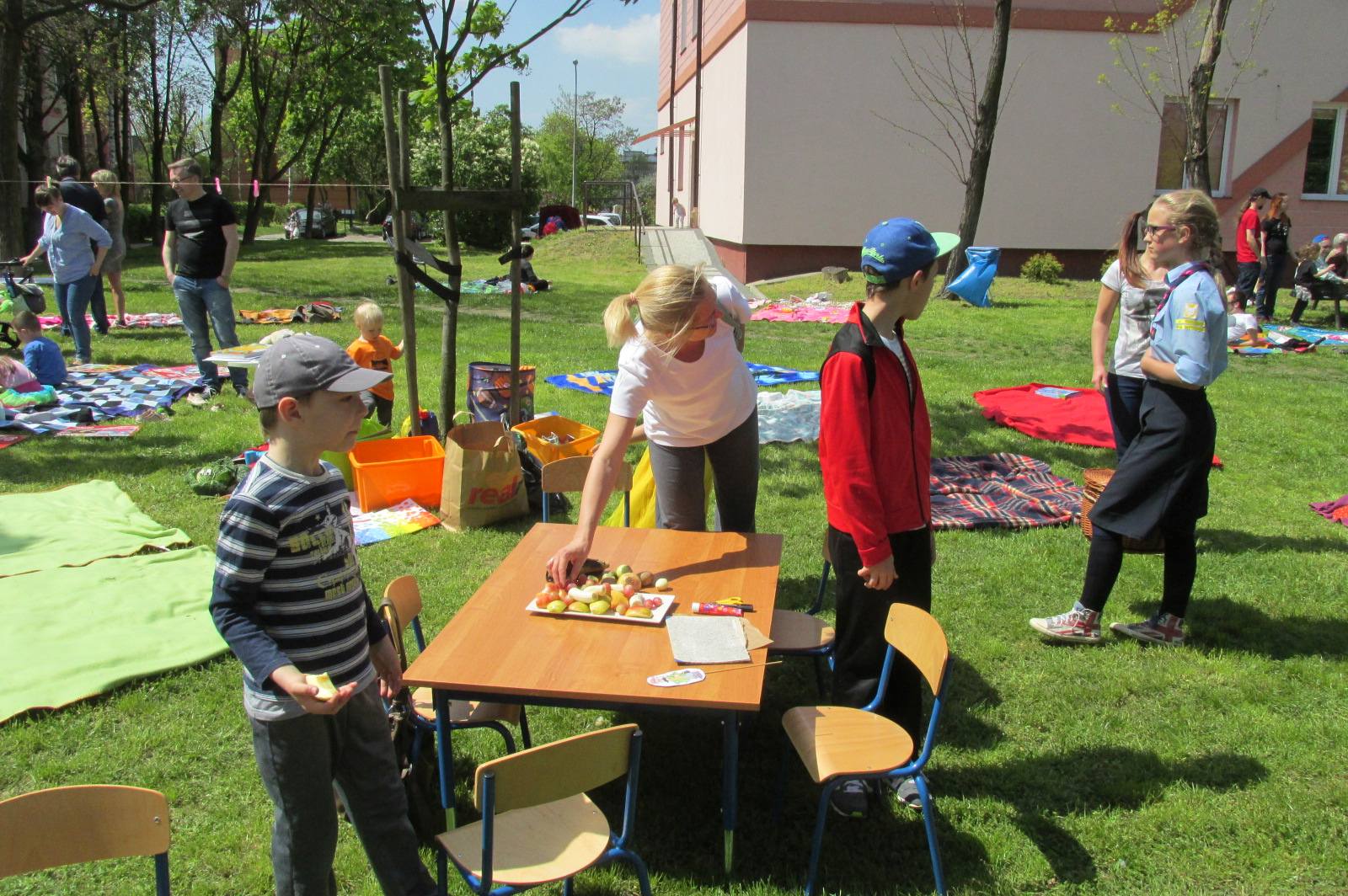 Wiele atrakcji podczas pikniku familijnego z książką