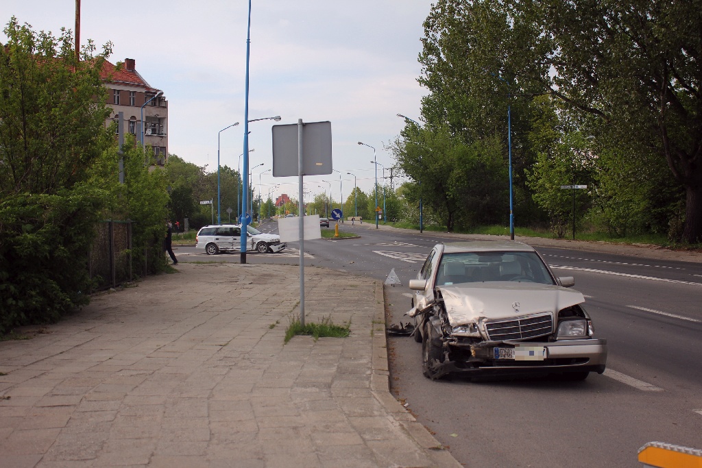 Kolizja na skrzyżowaniu ulic Leszczyńskiej i Bolesława Prusa
