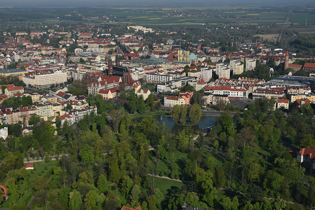 Legnica w porannym, majowym słońcu z lotu ptaka cz.1