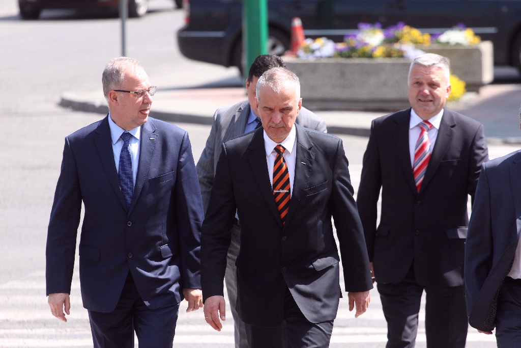 Medale i nagrody dla legnickich hutników w dniu ich święta