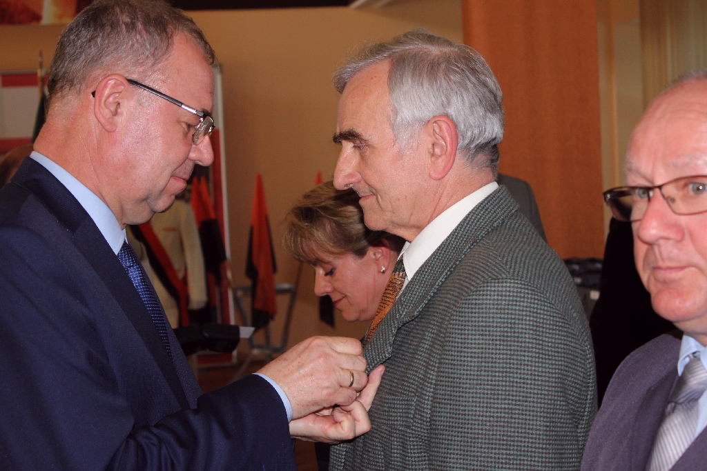 Medale i nagrody dla legnickich hutników w dniu ich święta
