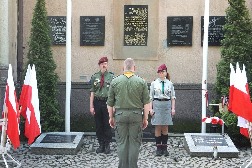 Na cmentarzu odbyły się obchody 71. rocznicy zakończenia wojny