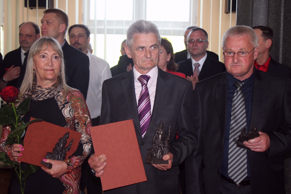 Medale i nagrody dla legnickich hutników w dniu ich święta