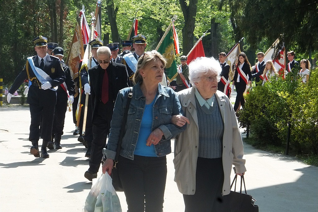 Na cmentarzu odbyły się obchody 71. rocznicy zakończenia wojny