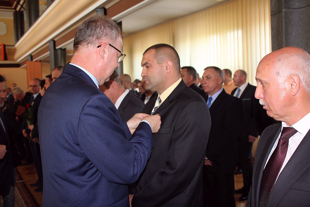 Medale i nagrody dla legnickich hutników w dniu ich święta