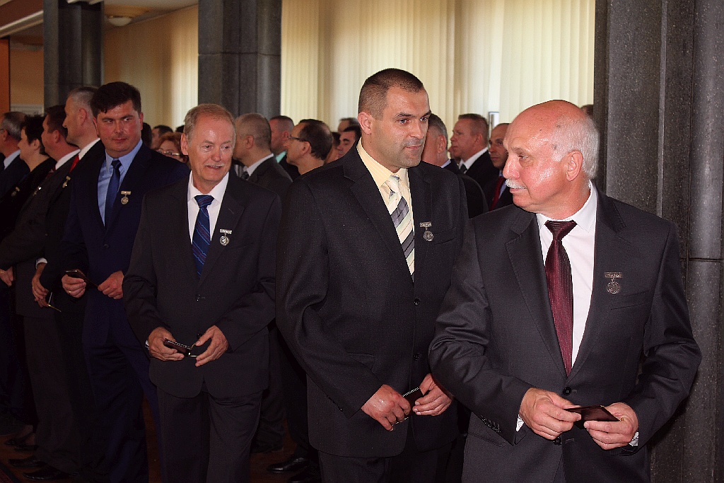 Medale i nagrody dla legnickich hutników w dniu ich święta