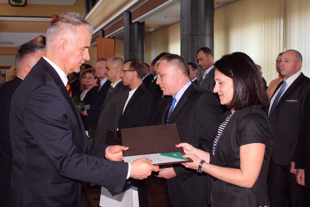 Medale i nagrody dla legnickich hutników w dniu ich święta