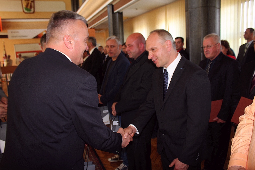 Medale i nagrody dla legnickich hutników w dniu ich święta