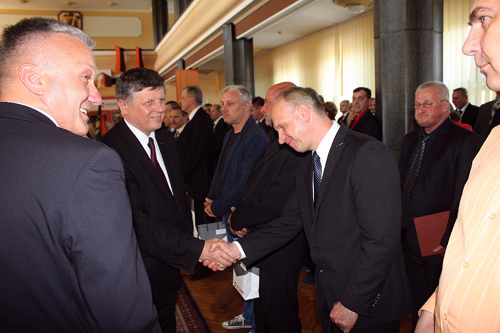 Medale i nagrody dla legnickich hutników w dniu ich święta