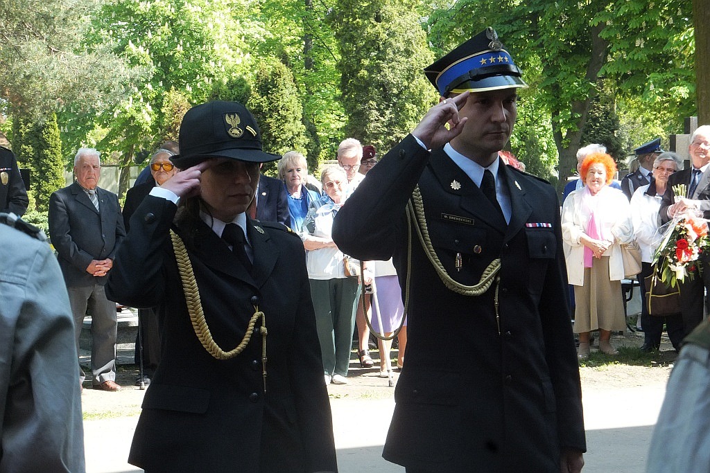 Na cmentarzu odbyły się obchody 71. rocznicy zakończenia wojny