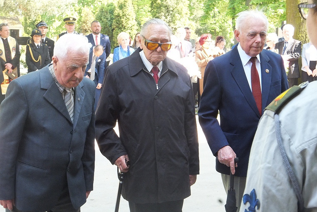 Na cmentarzu odbyły się obchody 71. rocznicy zakończenia wojny