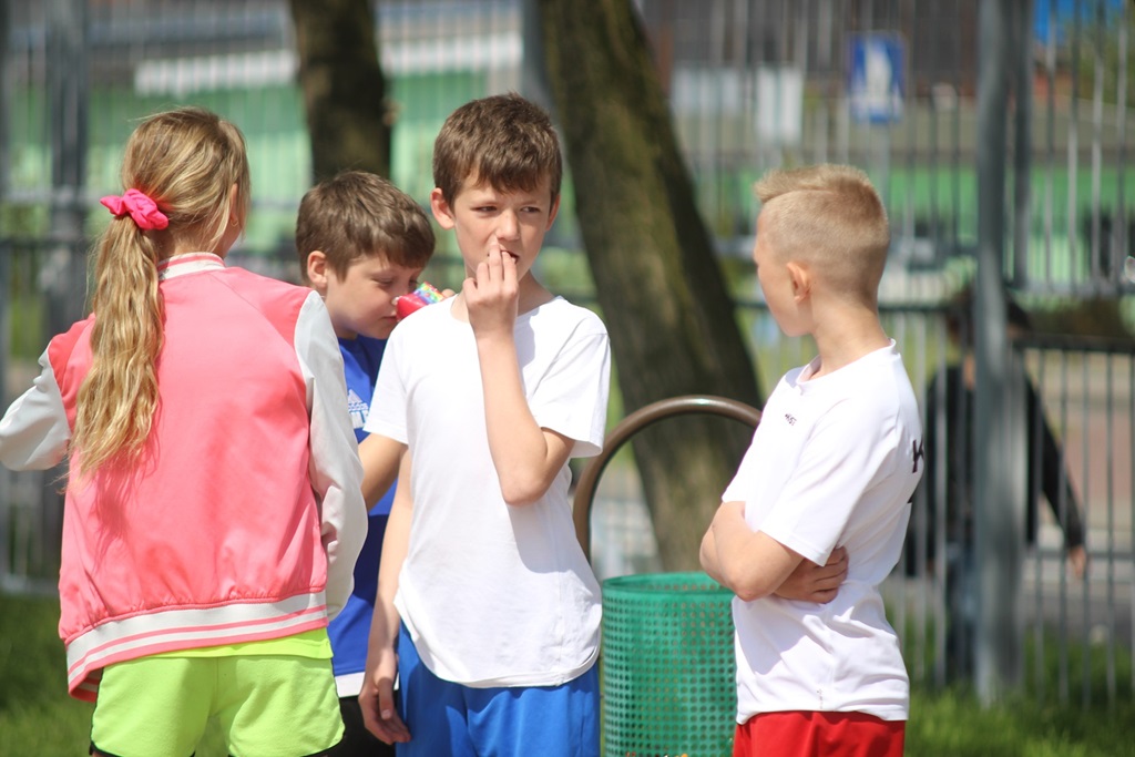 Legniccy uczniowie rywalizowali w trójboju lekkoatletycznym