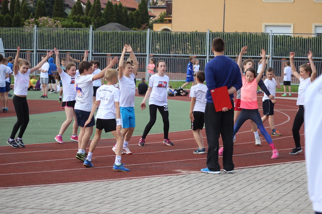 Legniccy uczniowie rywalizowali w trójboju lekkoatletycznym