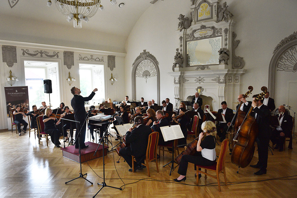 Uczennice ZSM zagrały z jeleniogórską orkiestrą symfoniczną