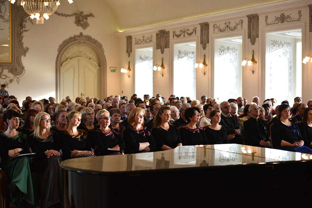 Kilkaset osób wysłuchało koncertu zwiastującego Cantat