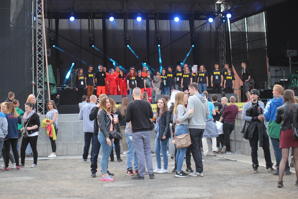 Juwenalia 2016. Studenci bawili się na dziedzińcu PWSZ