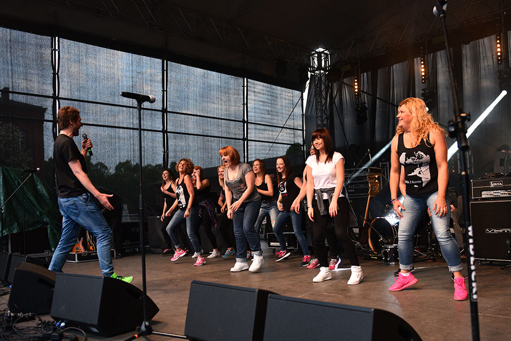 Od popołudnia do późnej nocy trwała studencka fiesta