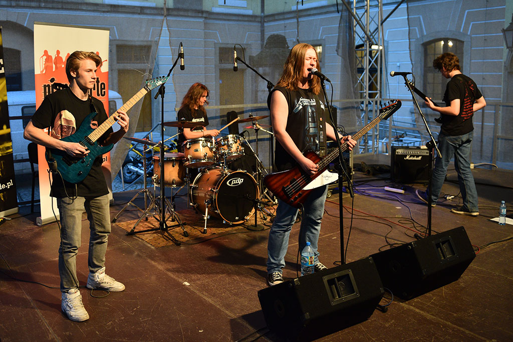 Thrash metalowa „Fobia” zagrała na dziedzińcu Akademii
