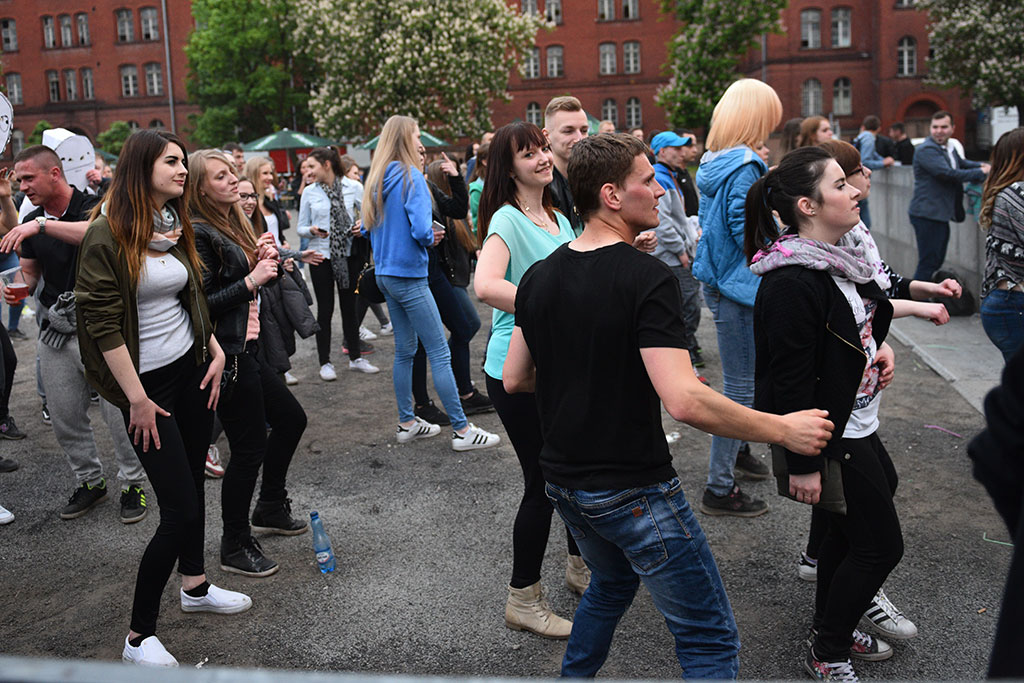 Od popołudnia do późnej nocy trwała studencka fiesta