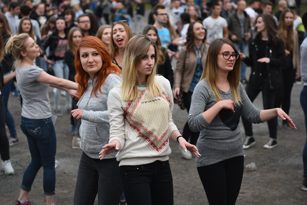 Od popołudnia do późnej nocy trwała studencka fiesta
