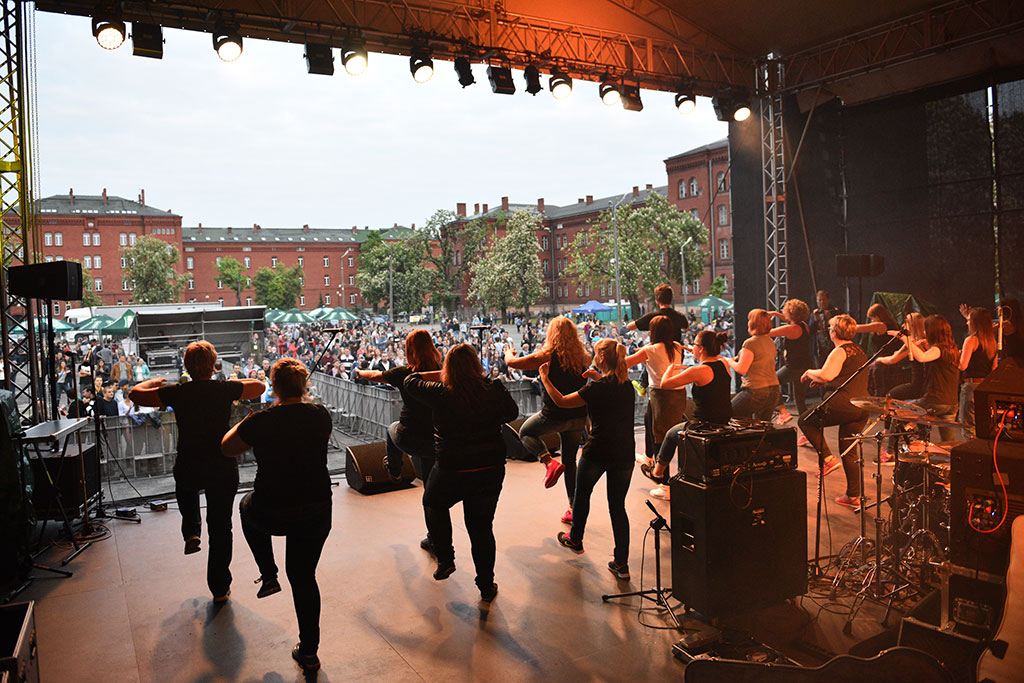 Od popołudnia do późnej nocy trwała studencka fiesta