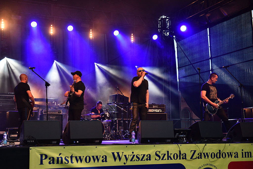 Od popołudnia do późnej nocy trwała studencka fiesta