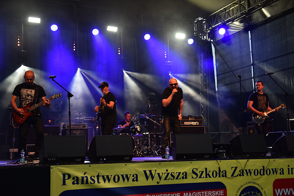 Od popołudnia do późnej nocy trwała studencka fiesta