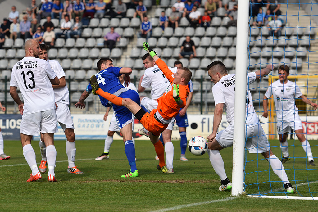 Piłkarze Miedzi Legnica nadal w gazie. Rozbili Rozwój 4:0