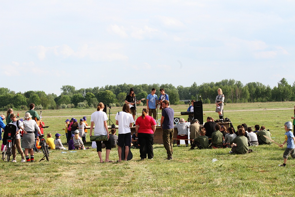 Harcerze biwakują na lotnisku na Scout Meeting Legnica 2016