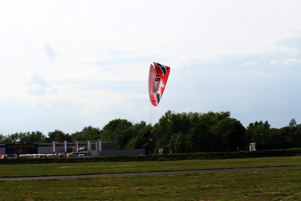 Harcerze biwakują na lotnisku na Scout Meeting Legnica 2016