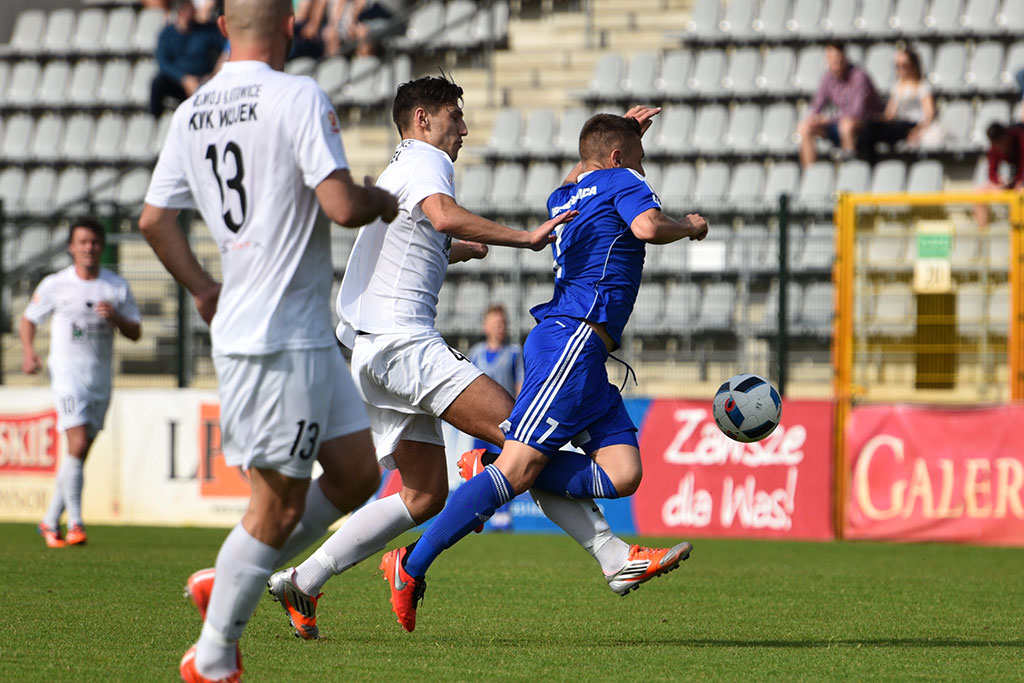 Piłkarze Miedzi Legnica nadal w gazie. Rozbili Rozwój 4:0