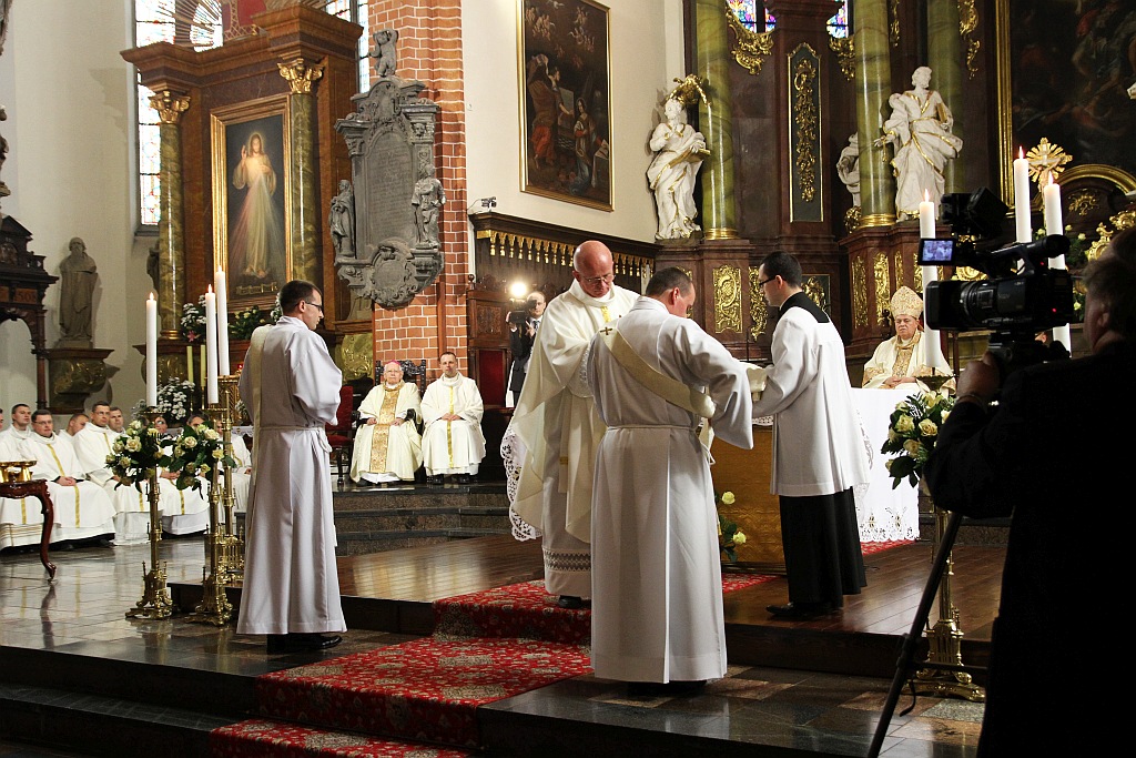 Absolwenci legnickiego seminarium duchownego zostali kapłanami
