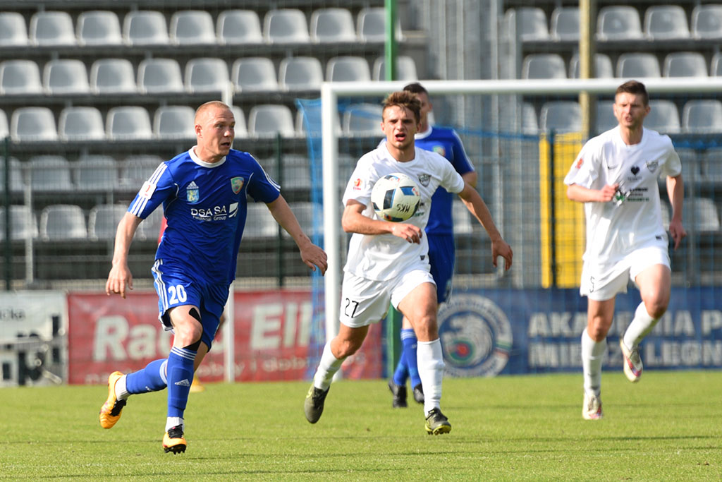 Piłkarze Miedzi Legnica nadal w gazie. Rozbili Rozwój 4:0