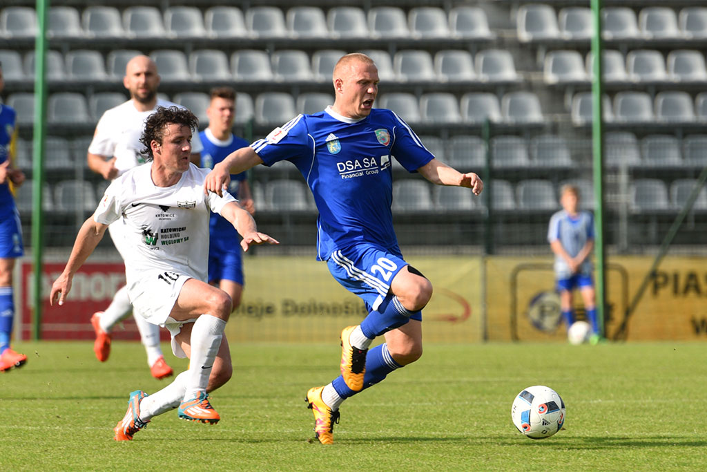 Piłkarze Miedzi Legnica nadal w gazie. Rozbili Rozwój 4:0