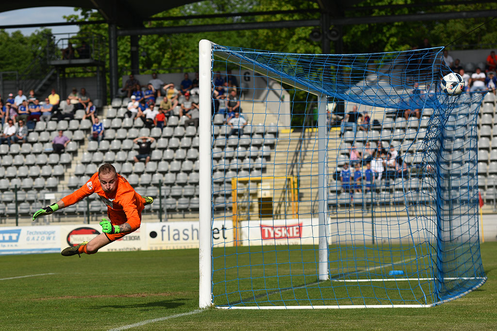 Piłkarze Miedzi Legnica nadal w gazie. Rozbili Rozwój 4:0