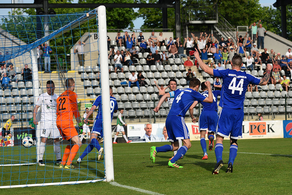 Piłkarze Miedzi Legnica nadal w gazie. Rozbili Rozwój 4:0